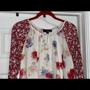NEW! Suzanne Betro~Beautiful Floral Spring Blouse~Large